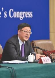 环保部部长陈吉宁：新环保法不是“纸老虎”决不允许“戴着红顶赚黑钱”